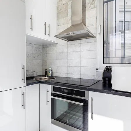 Guestready - Sunlit Serenity Near Montmartre Apartment *
